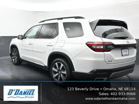 Used 2024 Honda Pilot Touring image 4
