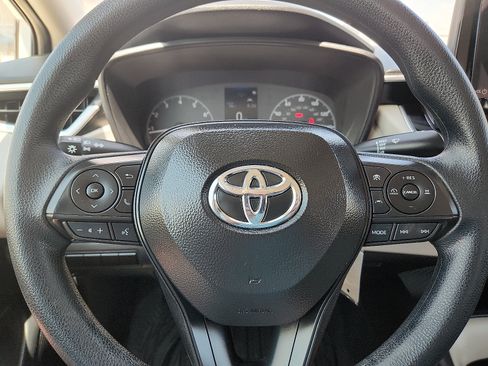 Used 2025 Toyota Corolla LE FWD image 19