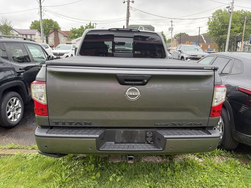 Used 2023 Nissan Titan SV w/ SV Convenience Package AWD/4WD image 7