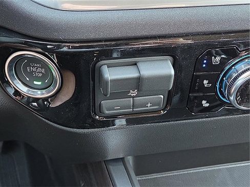 New 2026 GMC Sierra 1500 SLT image 18