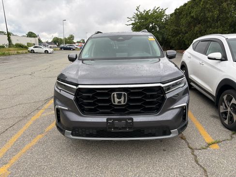 Used 2023 Honda Pilot Touring image 5