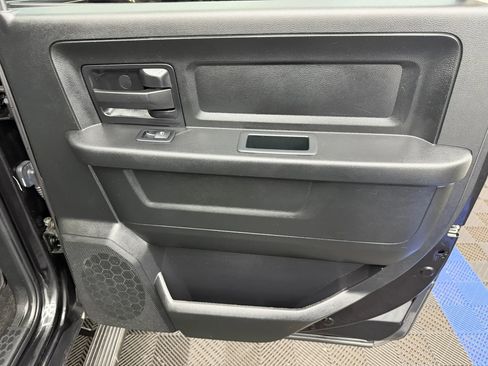 Used 2017 RAM 1500 Express AWD/4WD image 9