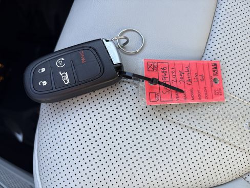 Certified 2021 Jeep Cherokee Limited w/ Elite Package image 38