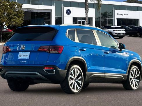 Used 2022 Volkswagen Taos SE w/ Panoramic Sunroof Package image 4