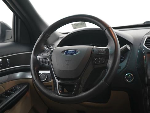 Used 2016 Ford Explorer XLT w/ Equipment Group 201A AWD/4WD image 16