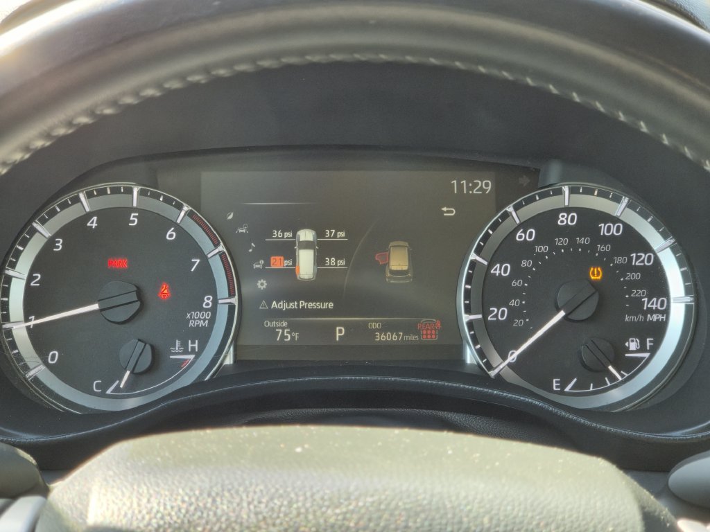Used 2025 Toyota Highlander LE FWD image 16