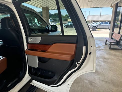 Used 2020 Lincoln Navigator Reserve w/ Luxury Package AWD/4WD image 25