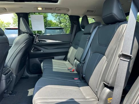 Certified 2026 INFINITI QX60 Luxe w/ Family Package AWD/4WD image 40