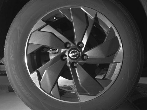 Used 2025 Nissan Rogue SV AWD/4WD image 18