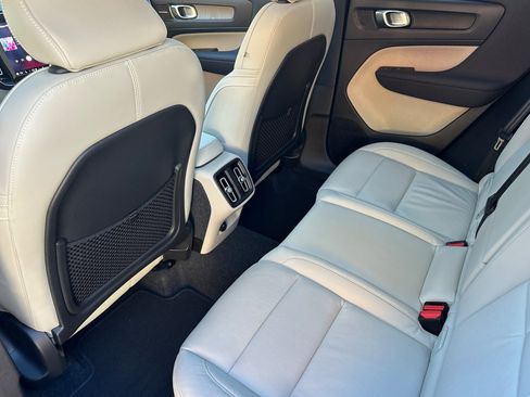 Certified 2023 Volvo XC40 B5 Plus image 14