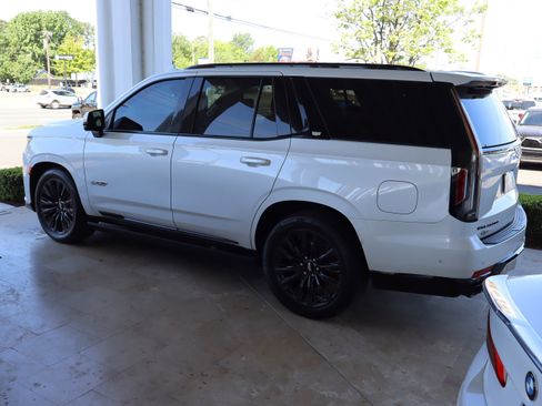 Used 2023 Cadillac Escalade V w/ LPO, ONYX Package AWD/4WD image 8
