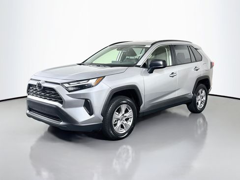 Used 2025 Toyota RAV4 LE AWD/4WD image 4