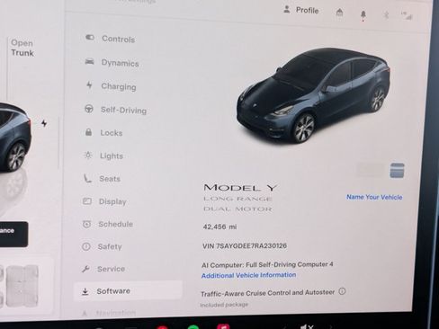 Used 2024 Tesla Model Y Long Range AWD/4WD image 11