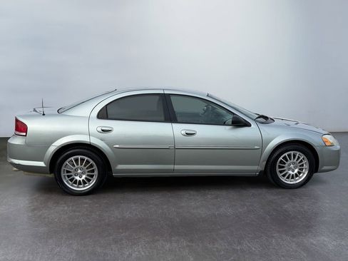 Used 2004 Chrysler Sebring LXi image 2