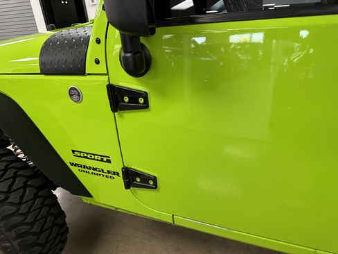 Used 2012 Jeep Wrangler Unlimited Sport image 29