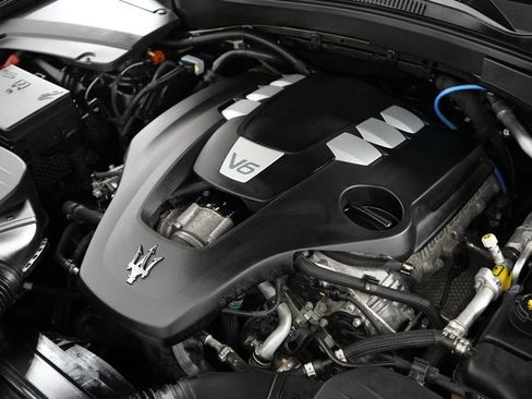 Used 2023 Maserati Levante GT AWD/4WD image 32