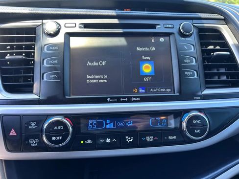 Used 2017 Toyota Highlander Plus w/ Carpet Mat Package image 21