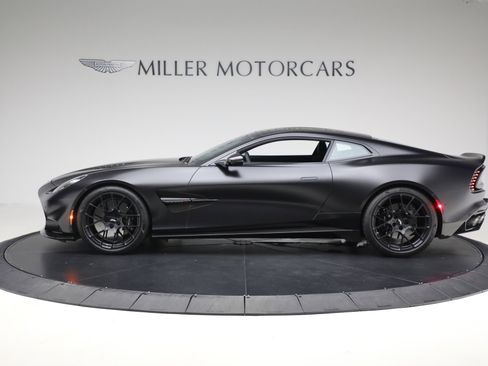 Used 2025 Aston Martin Vanquish image 3
