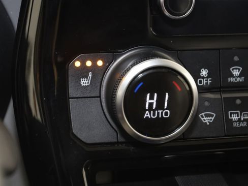 Used 2023 Toyota Highlander XLE image 8