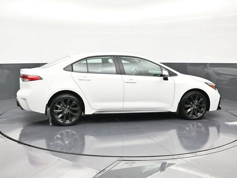 Used 2025 Toyota Corolla SE FWD image 2
