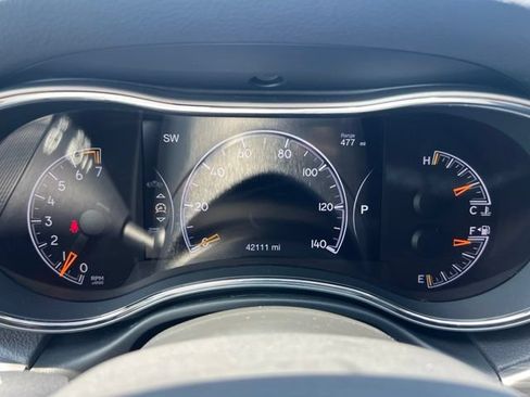 Used 2020 Jeep Grand Cherokee Altitude AWD/4WD image 11