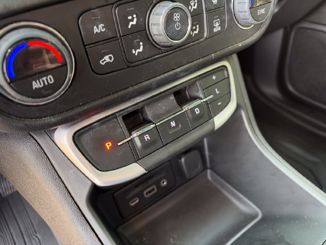 Used 2024 GMC Terrain SLE w/ Driver Convenience Package FWD image 24