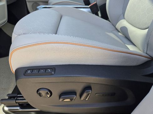 New 2025 Volkswagen ID. Buzz 1st Edition image 18