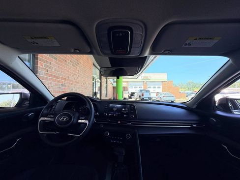 Used 2023 Hyundai Elantra SEL w/ Cargo Package FWD image 21