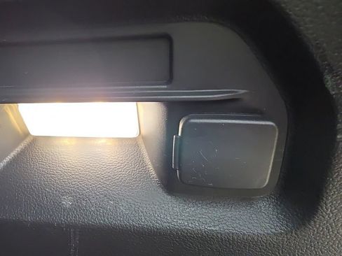 Used 2022 Ford Explorer XLT AWD/4WD image 37