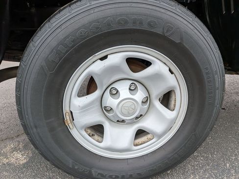 Used 2022 Toyota Tacoma SR w/ SR Convenience Package image 24