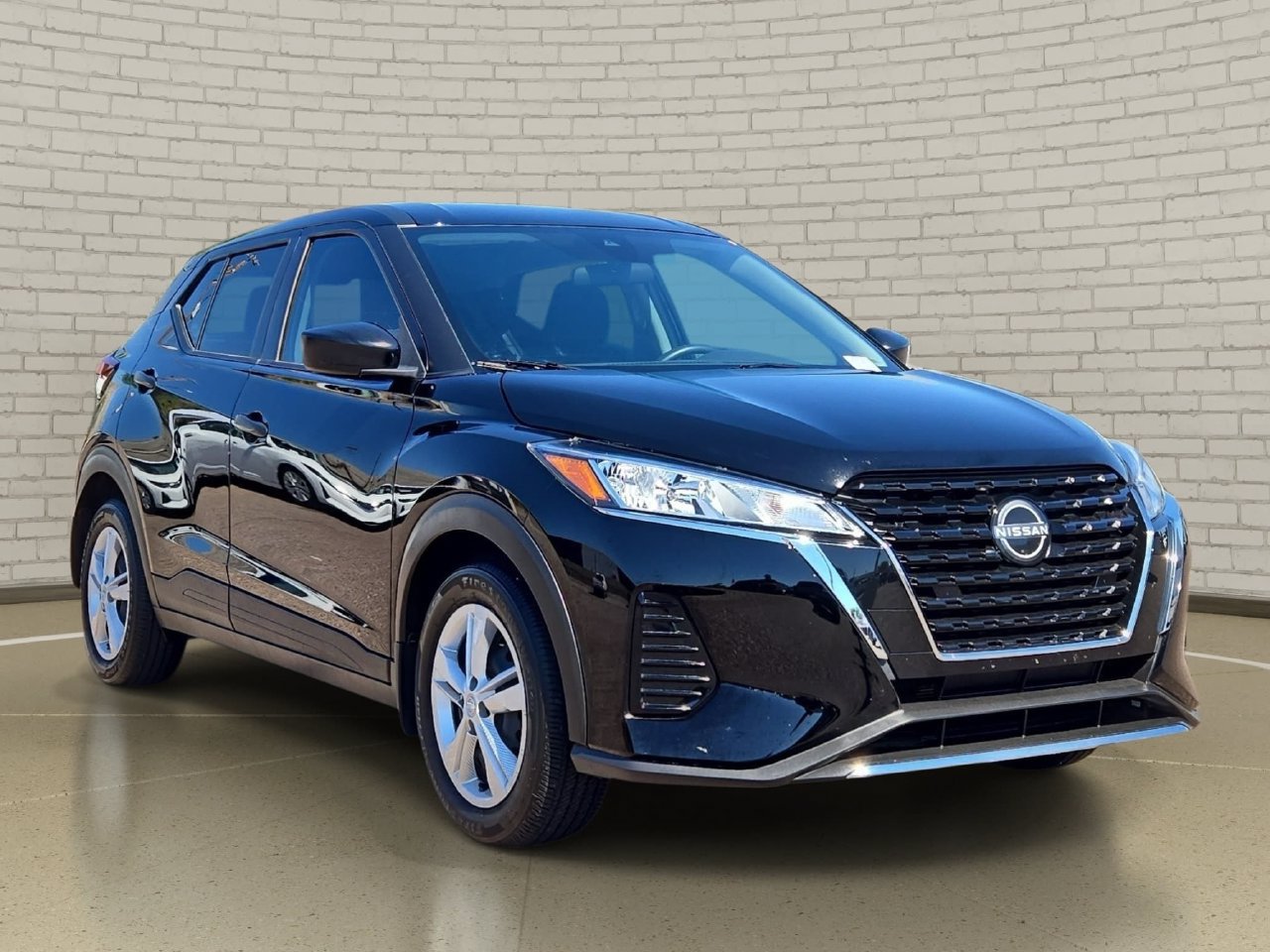 Used 2025 Nissan Kicks Play S FWD image 3