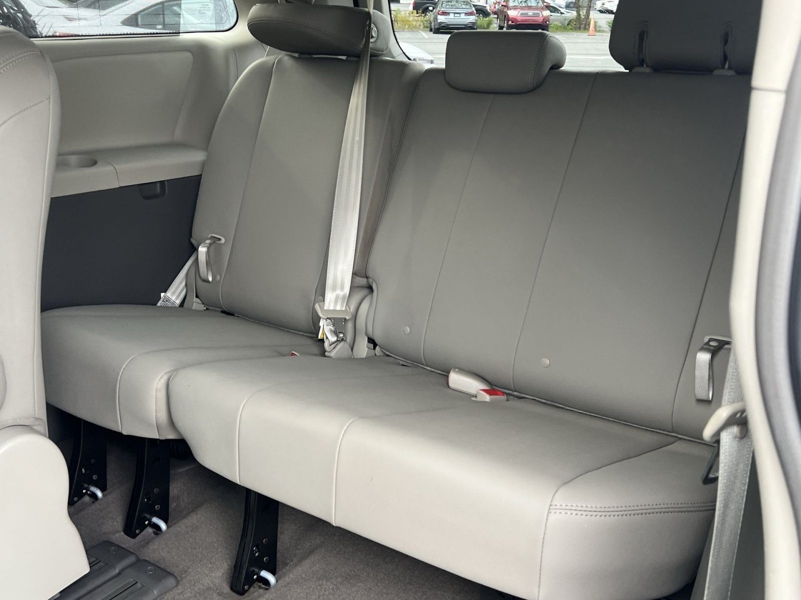 Used 2017 Toyota Sienna XLE w/ XLE Navigation Package FWD image 25