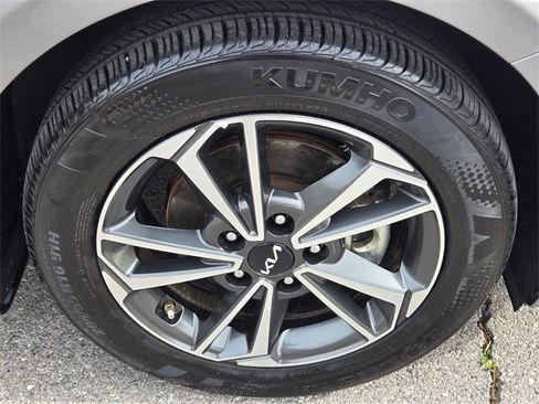 Used 2023 Kia Forte LXS image 9