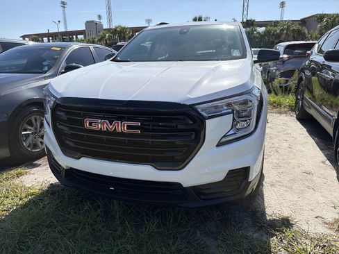 Used 2024 GMC Terrain SLE w/ Driver Convenience Package FWD image 10
