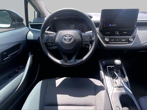 Used 2025 Toyota Corolla LE FWD image 5