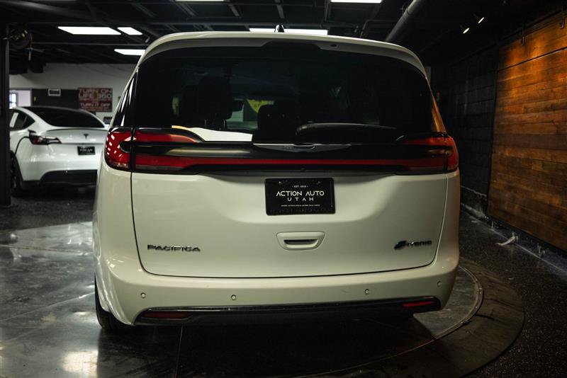 Used 2024 Chrysler Pacifica Limited FWD image 6