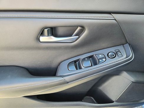 Certified 2023 Nissan Sentra SV FWD image 21