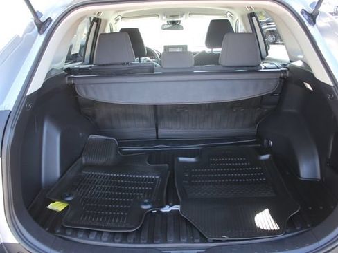 Used 2022 Toyota RAV4 LE AWD/4WD image 25