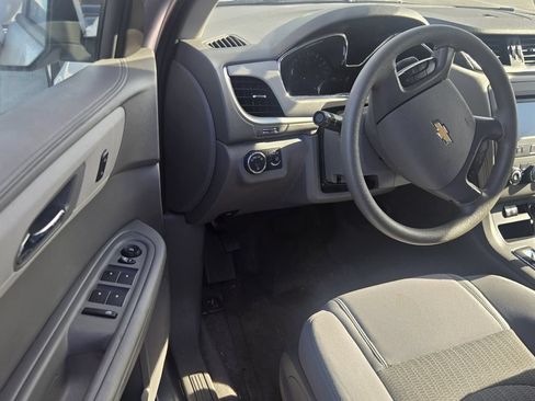 Used 2014 Chevrolet Traverse LS FWD image 9