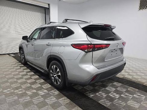 Used 2021 Toyota Highlander XLE FWD image 4