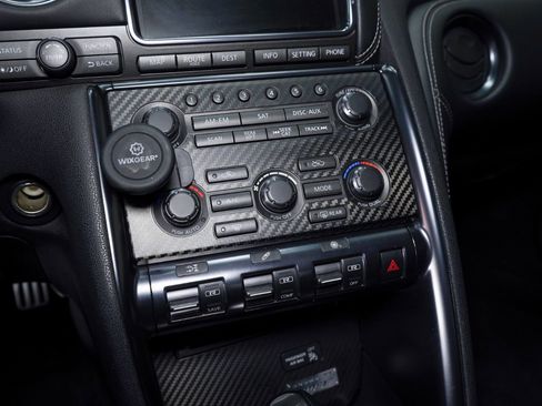 Used 2014 Nissan GT-R Premium image 39