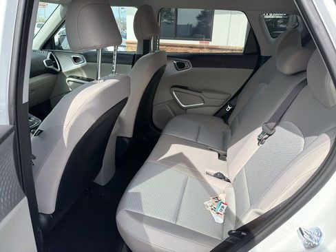 Used 2025 Kia Soul LX image 5