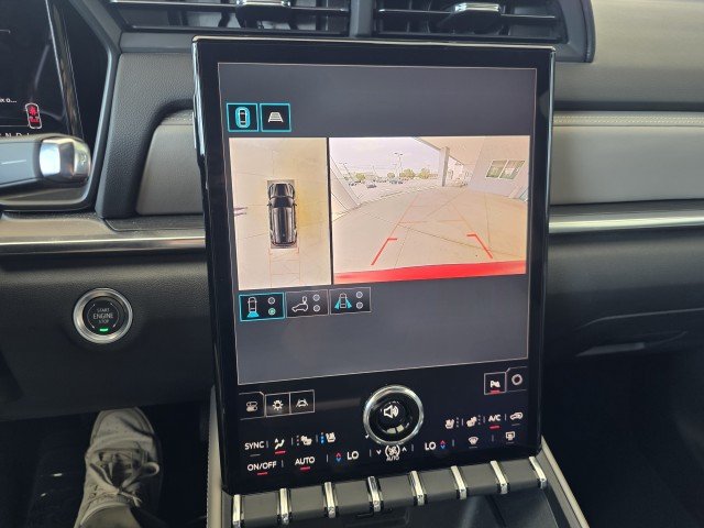 Used 2025 GMC Terrain Elevation w/ Elevation Premium Package FWD image 10