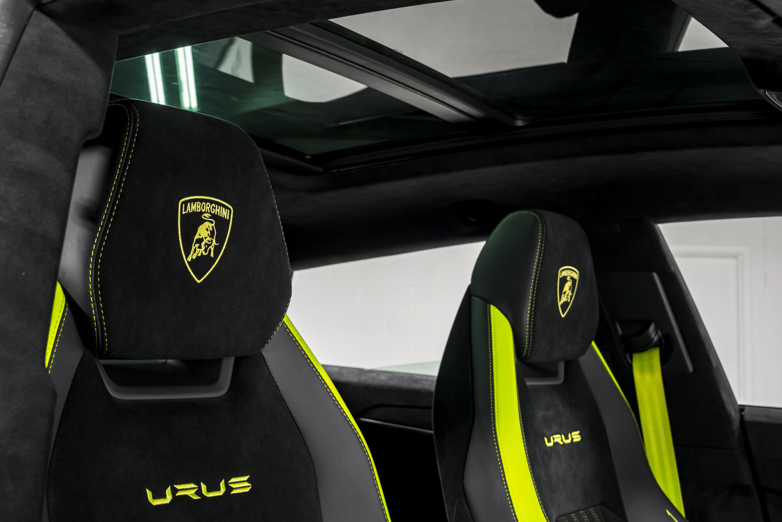 Used 2024 Lamborghini Urus Performante AWD/4WD image 44