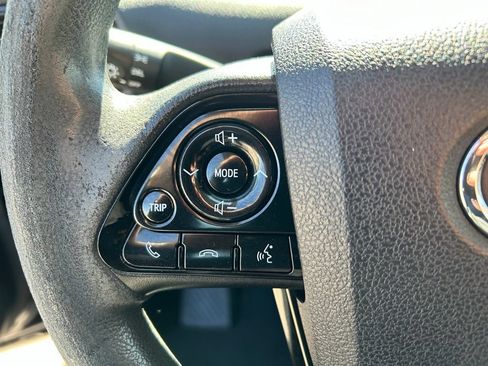 Used 2021 Toyota Prius LE FWD image 12