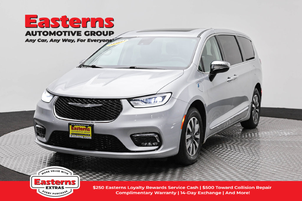 Used 2023 Chrysler Pacifica Limited FWD image 1