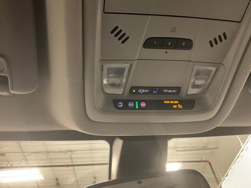 Used 2023 GMC Acadia SLT image 23