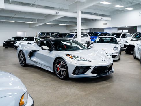 Used 2021 Chevrolet Corvette Stingray Preferred Conv w/ Z51 Performance Package RWD image 21