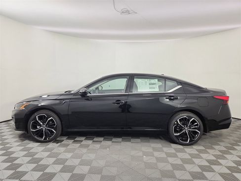 New 2025 Nissan Altima 2.5 SR w/ SR Premium Package image 2