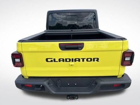 Used 2023 Jeep Gladiator Sport AWD/4WD image 4